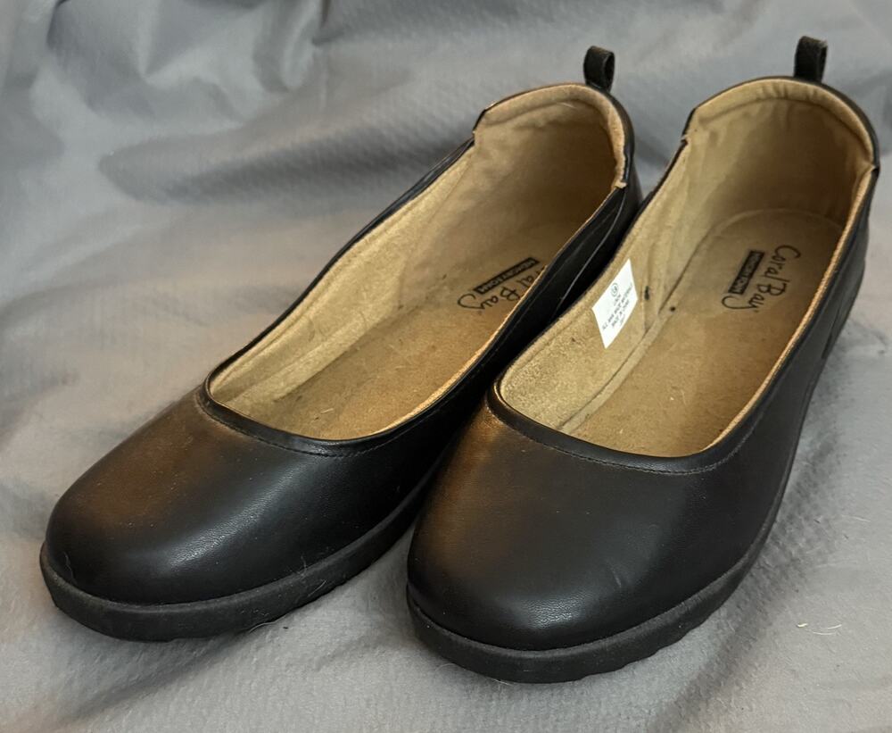 Women’s 9.5 Coral Bay “Linda” memory foam work/dress flats shoes w/slight heel